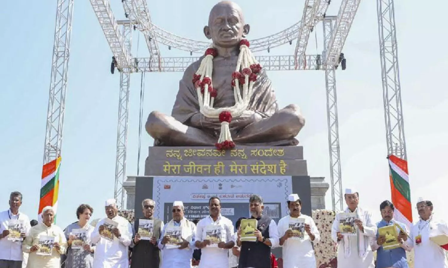 ഗാന്ധിയുടെ ചരമവാർഷികത്തിൽ ആർ.എസ്.എസ് മേധാവിയുടെ ‘ഇന്ത്യാ സ്വാതന്ത്ര്യ’ പരാമർശത്തിനെതിരെ കോൺഗ്രസ്