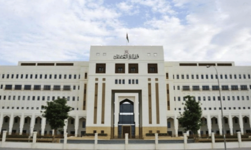 ഒമാനൈസേഷൻ നടപ്പാക്കുന്ന കമ്പനികൾക്ക് വർക്ക് പെർമിറ്റിൽ 30 ശതമാനം കിഴിവ് ഒമാനൈസേഷൻ നടപ്പാക്കുന്ന കമ്പനികൾക്ക് വർക്ക് പെർമിറ്റിൽ 30 ശതമാനം കിഴിവ്