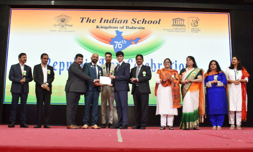 ഇന്ത്യൻ സ്കൂൾ പ്ലാറ്റിനം ജൂബിലി ലോഗോ ഡിസൈൻ ജേതാവിന് ആദരം ഇന്ത്യൻ സ്കൂൾ പ്ലാറ്റിനം ജൂബിലി ലോഗോ ഡിസൈൻ ജേതാവിന് ആദരം