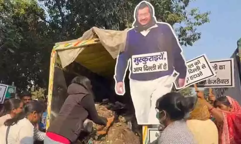 Swati Maliwal dumps trash outside AAP chiefs home in protest over cleanliness