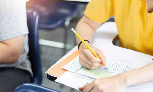 എ​യ​ർ ഷോ: ​ബി​രു​ദ കോ​ള​ജു​ക​ൾ​ക്ക് അ​വ​ധി