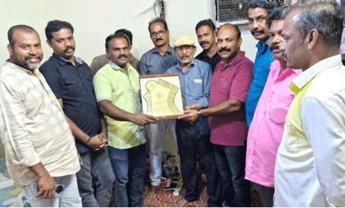 42 വ​ർ​ഷം നീ​ണ്ട പ്ര​വാ​സ​ത്തി​ന്​ വി​രാ​മം; ര​ഘു​നാ​ഥ​ൻ മേ​ശി​രി​ക്ക്​ യാ​ത്ര​യ​യ​പ്പ്