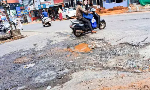 അപകടക്കുഴിയൊരുക്കി മങ്കട ടൗൺ