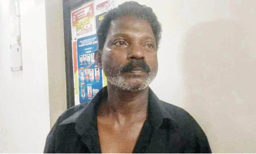 ഭാര്യയുടെ മുഖത്ത് ആസിഡ് ഒഴിച്ചയാൾ പിടിയിൽ ഭാര്യയുടെ മുഖത്ത് ആസിഡ് ഒഴിച്ചയാൾ പിടിയിൽ