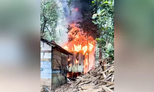മലങ്കര എസ്റ്റേറ്റിലെ പുകപ്പുരക്ക് തീപിടിച്ചു; രണ്ടരലക്ഷം രൂപയുടെ നഷ്ടം മലങ്കര എസ്റ്റേറ്റിലെ പുകപ്പുരക്ക് തീപിടിച്ചു; രണ്ടരലക്ഷം രൂപയുടെ നഷ്ടം