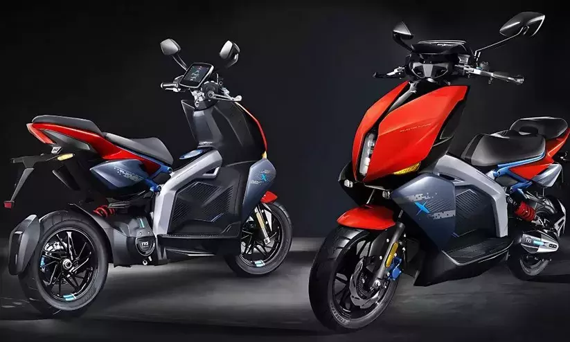 ബൈക്കിനെ വെല്ലുന്ന ഇലക്ട്രിക് സ്കൂട്ടർ; ഒരു വർഷത്തെ കാത്തിരിപ്പിനൊടുവിൽ ടി.വി.എസ് എക്സ് ഡെലിവറി തുടങ്ങി