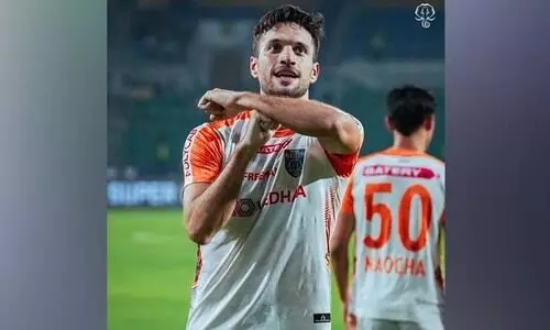 വലകുലുക്കി ജിമിനസും കോറോയും; ബ്ലാസ്റ്റേഴ്സ് രണ്ടു ഗോളിനു മുന്നിൽ; വിൽമറിന് ചുവപ്പ് കാർഡ്