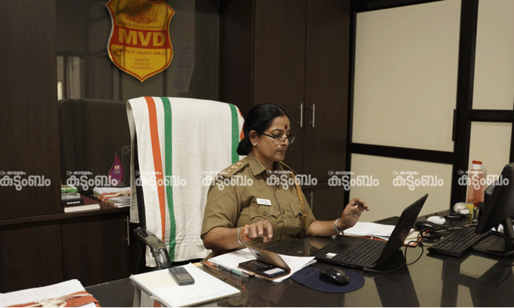 കേരളത്തിൽ ആദ്യമായി ഹെവി വെഹിക്കിൾ ലൈസൻസ് ടെസ്റ്റ് നടത്തിയ വനിതയെക്കുറിച്ചറിയാം