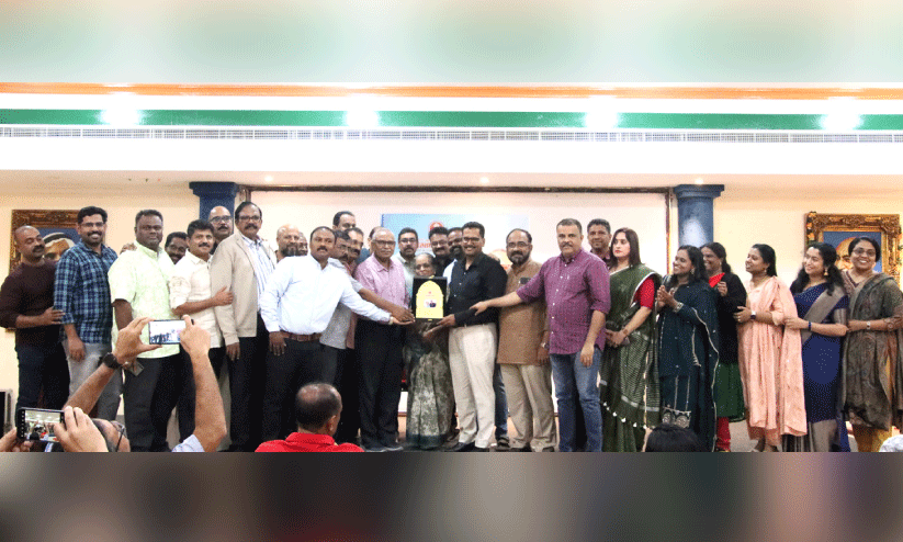 ബാബു വർഗീസിന് യാത്രയയപ്പ് നൽകി ബാബു വർഗീസിന് യാത്രയയപ്പ് നൽകി