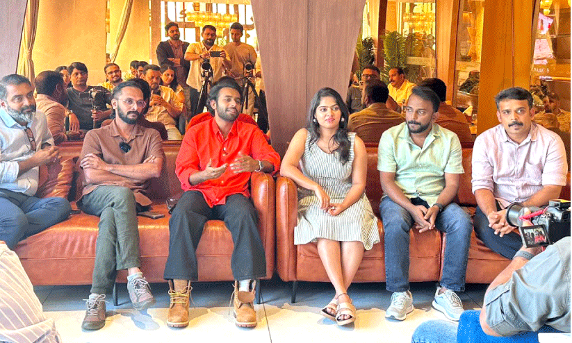 സിനിമ വിലയിരുത്തലുകൾ പരിഹാസമായി മാറുന്നു -സംവിധായകൻ ലിജു തോമസ് സിനിമ വിലയിരുത്തലുകൾ പരിഹാസമായി മാറുന്നു -സംവിധായകൻ ലിജു തോമസ്