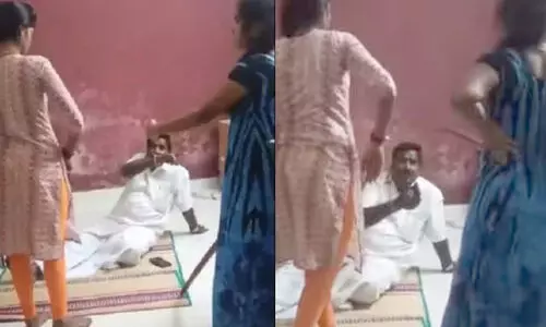 വാട്സ്ആപ്പിൽ പതിവായി അശ്ലീല സന്ദേശം; എ.ഐ.എ.ഡി.എം.കെ നേതാവിനെ വിളിച്ചുവരുത്തി ചൂലുകൊണ്ട് തല്ലി യുവതികൾ