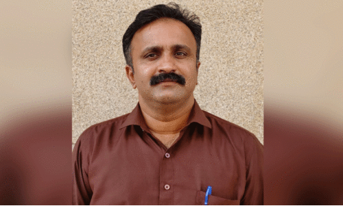 പ്ര​ഥ​മ ഡി. ​വി​ന​യ​ച​ന്ദ്ര​ൻ ക​വി​താ​പു​ര​സ്കാ​രം ടോ​ണി എം. ​ആ​ന്റ​ണി​ക്ക്