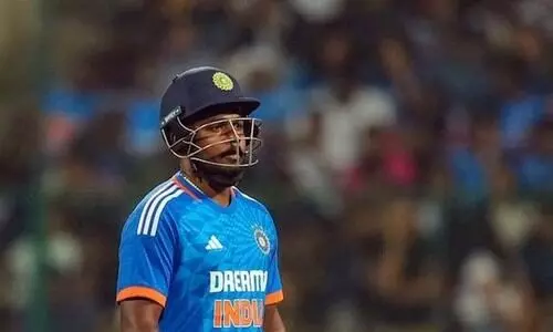 ദാ വന്നു...ദേ പോയി...! ഒരു റണ്ണെടുത്ത് സഞ്ജു പുറത്ത്, സൂര്യകുമാർ പൂജ്യം; ഇന്ത്യ പതറുന്നു; മഹ്മൂദിന് ഒരോവറിൽ മൂന്നു വിക്കറ്റ്