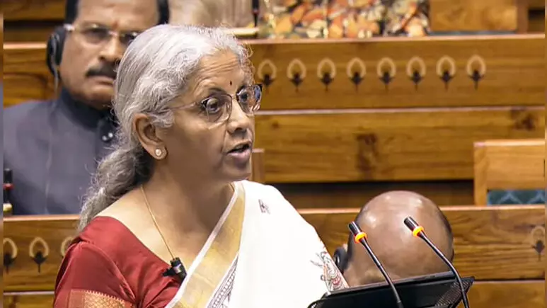 തുടര്‍ച്ചയായി എട്ട് ബജറ്റുകള്‍; അവതരണത്തിലും ചരിത്രം കുറിച്ച് നിര്‍മല സീതാരാമന്‍