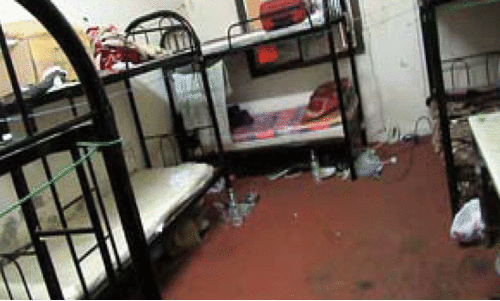 ഒ​രു മു​റി​യി​ൽ നാ​ലി​ല​ധി​കം പേ​ർ താ​മ​സി​ക്ക​രു​തെ​ന്ന് നി​ർ​ദേ​ശം