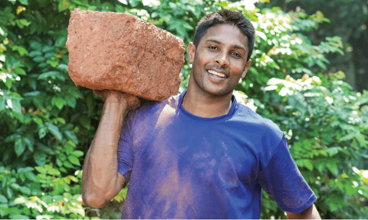 ‘‘എന്‍റെ കൂടെയുള്ളവരെല്ലാം ആൾറൗണ്ടർമാർ. കിട്ടുന്ന കൂലി ജോലിക്കാർക്ക് വീതിച്ചുനൽകും’’ -വിശേഷങ്ങളുമായി ‘ആൾറൗണ്ട് കൺസ്ട്രക്ഷൻസ്’ യൂട്യൂബ് ചാനൽ ഉടമ അബ്ദുൽ ലത്തീഫ്