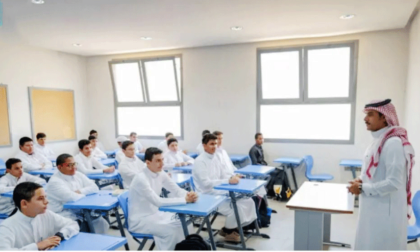 സെ​ക്ക​ൻ​ഡ​റി സ്​​കൂ​ൾ വി​ദ്യാ​ർ​ഥി​ക​ൾ​ക്ക്​ ദേ​ശീ​യ വ​സ്​​ത്രം നി​ർ​ബ​ന്ധ​മാ​ക്കി