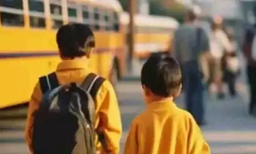 1000 രൂപ ഫീസ് കുടിശ്ശികയായി; അഞ്ചുവയസുകാരനെ തടഞ്ഞുവെച്ച സ്കൂൾ അധികൃതർക്കെതിരെ കേസ്