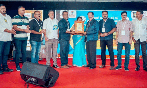 ഡോ. ​ഗോ​പീ​കൃ​ഷ്ണ​നെ ആ​ദ​രി​ച്ചു