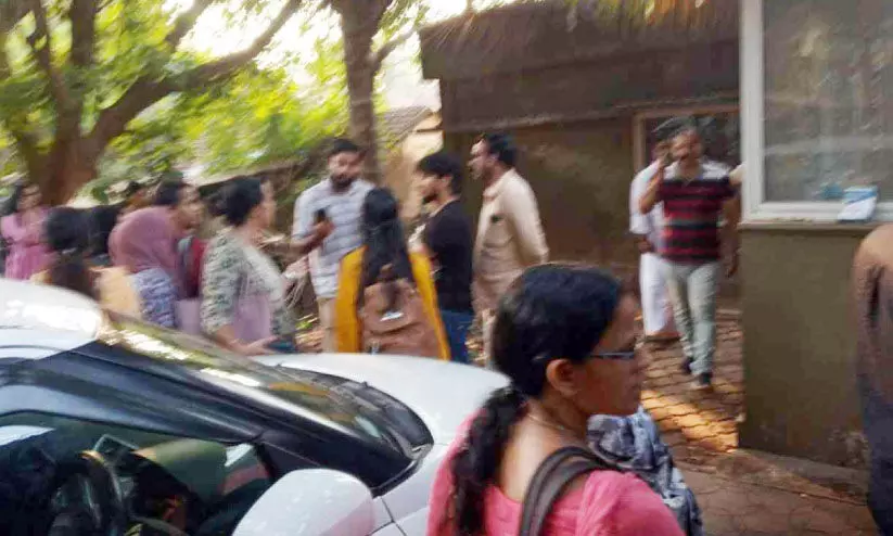 പകുതി വിലക്ക് വാഹനവും ഗൃഹോപകരണവും: വൻകുളത്ത് വയലിൽ വൻതട്ടിപ്പ് പകുതി വിലക്ക് വാഹനവും ഗൃഹോപകരണവും: വൻകുളത്ത് വയലിൽ വൻതട്ടിപ്പ്