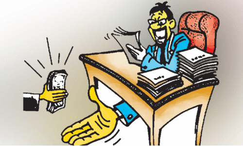 സ​ർ​ക്കാ​ർ ജീ​വ​ന​ക്കാ​ർ​ക്കെ​തി​രായ അ​ഴി​മ​തി​ക്കേ​സു​ക​ളുടെ പ​ട്ടി​ക​യി​ൽ മ​ല​പ്പു​റം എ​ട്ടാ​മ​ത്