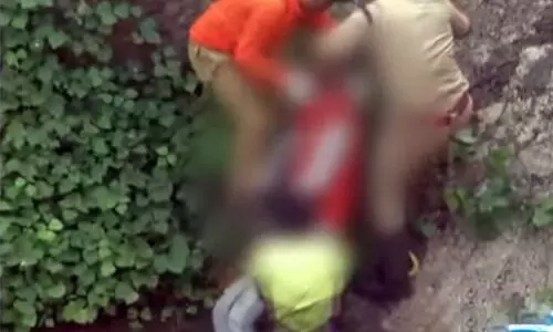 കോഴിക്കോട് ചേവരമ്പലം ബൈപ്പാസിൽ ഫുഡ് ഡെലിവറി ജീവനക്കാരൻ മരിച്ച നിലയിൽ; മൃതദേഹം റോഡരികിലെ തോട്ടിൽ