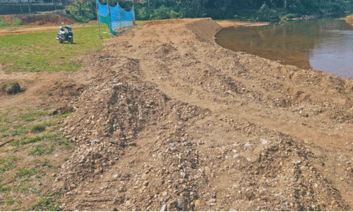 കളിസ്ഥലം ഇല്ലാതാകുമെന്ന ആശങ്കയിൽ  പ്രദേശവാസികൾ