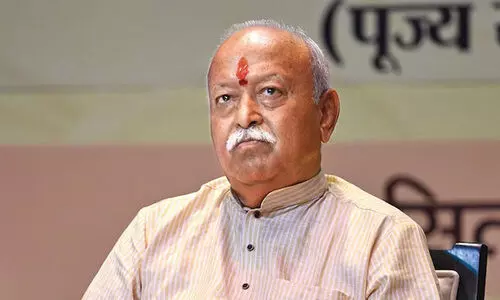 ആർ.ജികർ ബലാത്സംഗ കൊലപാതകം: നീതി ഉറപ്പാക്കൻ ആർ.എസ്.എസ്  അധ്യക്ഷൻ ഇടപെടണമെന്ന് പെൺകുട്ടിയുടെ രക്ഷിതാക്കൾ