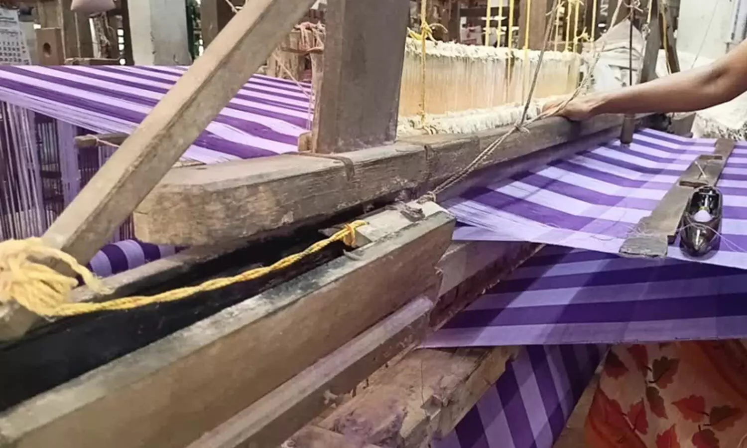 കയർ, ഖാദി തൊഴിലാളികൾക്ക് 24.83 കോടി രൂപ കൂടി