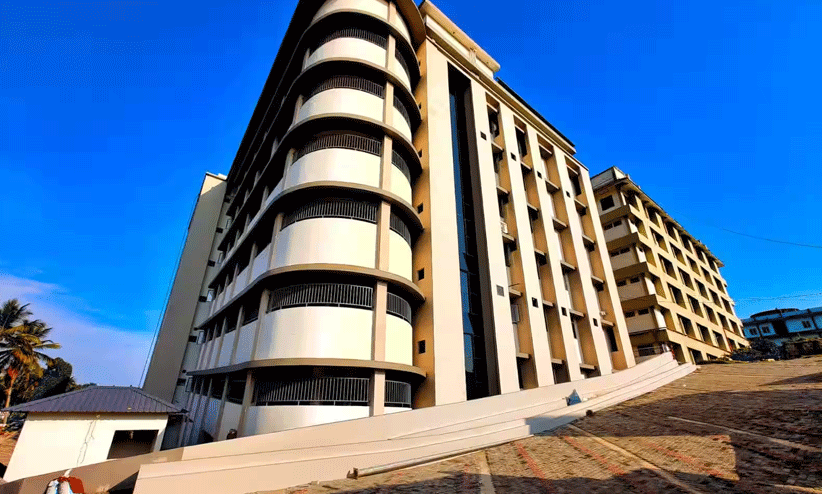 ജില്ല ആശുപത്രിയുടെ അഭാവം; കാൻസർ സെന്റർ വയനാടിന് നഷ്ടപ്പെടും ജില്ല ആശുപത്രിയുടെ അഭാവം; കാൻസർ സെന്റർ വയനാടിന് നഷ്ടപ്പെടും