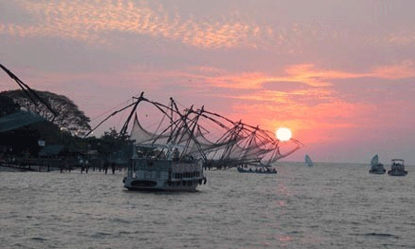 അമിത ഫീസ്-ബോട്ടുകൾ കൊച്ചി വിടുന്നു; ഹാർബർ പ്രതിസന്ധിയിൽ