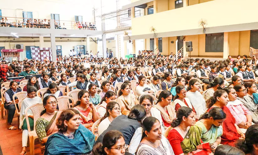 ഒ​രി​ക്ക​ലും വാ​ടി​ല്ല ഈ ​പു​ഞ്ചി​രി -നി​ഷ ജോ​സ്​ കെ. ​മാ​ണി