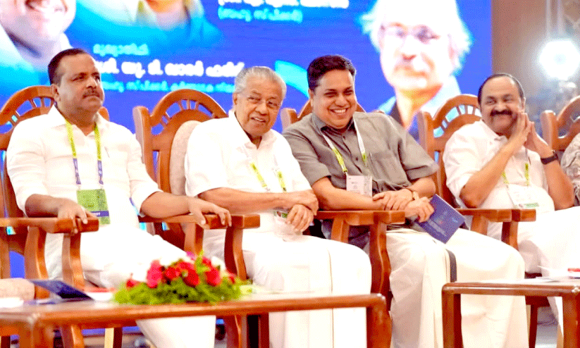 അ​ക്ഷ​ര​വ​ഴി​യി​ൽ കേ​ര​ള മോ​ഡ​ൽ ക​ർ​ണാ​ട​ക​യി​ൽ പ​ക​ർ​ത്താ​നൊ​രു​ങ്ങി മ​ല​യാ​ളി നി​യ​മ​സ​ഭ സ്പീ​ക്ക​ർ