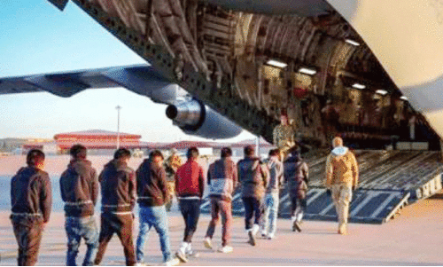 യു.എസി​ലെ ഇന്ത്യക്കാരെ നാടുകടത്തൽ: സി-17 സൈനിക വിമാനത്തിന്റെ യാത്ര ഫ്ലൈറ്റ് ട്രാക്കിങ് സൈറ്റുകൾക്ക് പിടിതരാതെ