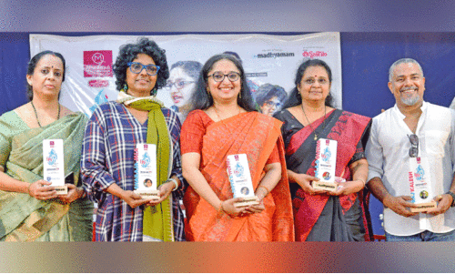 പെണ്ണത്വത്തിന്‍റെ ഭയം പൊട്ടിച്ചെറിയാൻ കാഹളം മുഴക്കി ‘ലീ​ഡർ​ഷി​പ്’ കാ​മ്പ​യിൻ