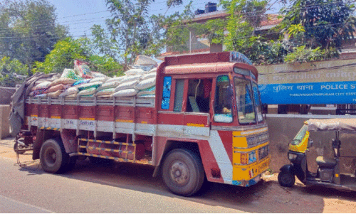 റേഷൻ അരി കടത്തൽ: ലോറിയും ഡ്രൈവറും കസ്റ്റഡിയിൽ