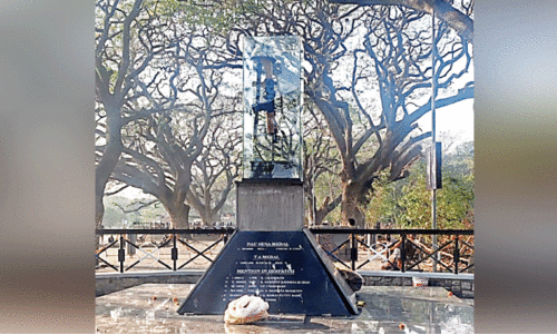 ധീ​ര ജ​വാ​ന്മാ​രു​ടെ ഓ​ർ​മ​ക്കാ​യി പാ​ല​ക്കാ​ട്ടും സ്മാ​ര​കം