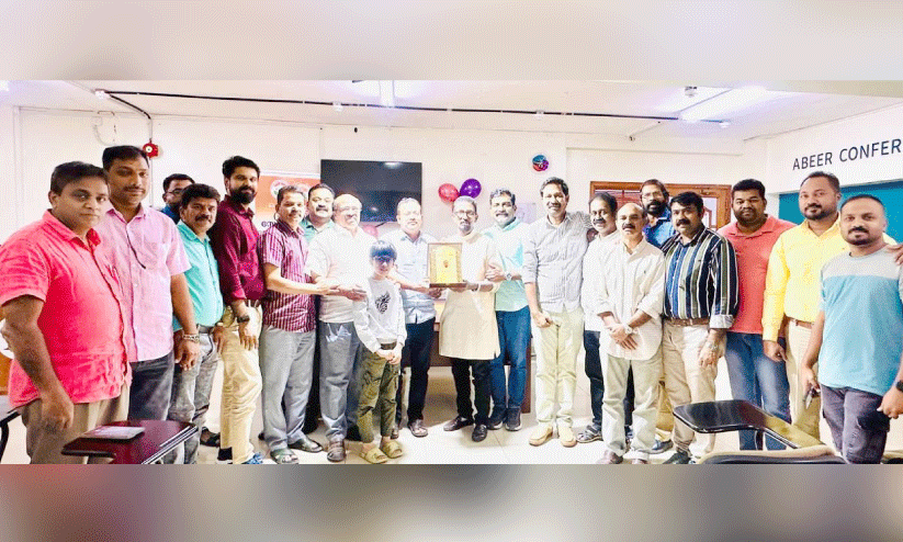 അഗസ്റ്റിൻ ബാബുവിന് ഒ.ഐ.സി.സി വെസ്റ്റേൺ റീജനൽ കമ്മിറ്റി യാത്രയയപ്പ് അഗസ്റ്റിൻ ബാബുവിന് ഒ.ഐ.സി.സി വെസ്റ്റേൺ റീജനൽ കമ്മിറ്റി യാത്രയയപ്പ്