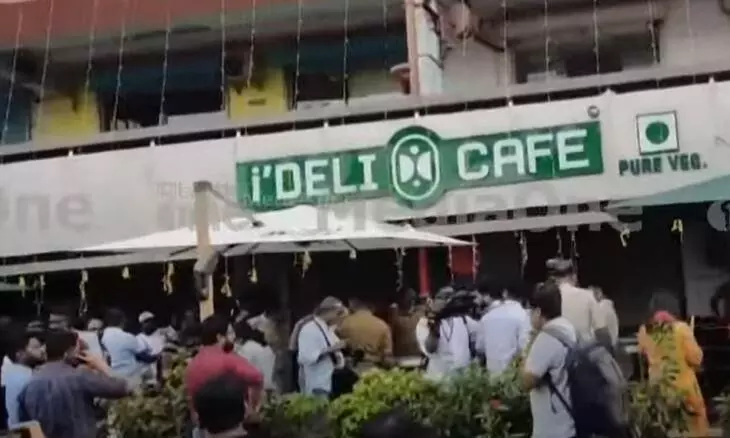 കൊച്ചിയിലെ ഹോട്ടലിൽ ബോയിലർ പൊട്ടിത്തെറിച്ച് ഒരാൾ മരിച്ചു; നാല് പേർക്ക് പരിക്ക് കൊച്ചിയിലെ ഹോട്ടലിൽ ബോയിലർ പൊട്ടിത്തെറിച്ച് ഒരാൾ മരിച്ചു; നാല് പേർക്ക് പരിക്ക്