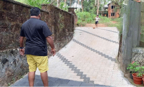 കളിക്കിടെ വീണു; നാലു വയസ്സുകാരൻ വൈറൽ കളിക്കിടെ വീണു; നാലു വയസ്സുകാരൻ വൈറൽ