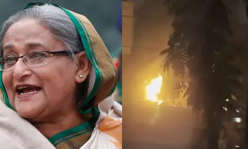 ശൈഖ് ഹസീനയുടെ ഓൺലൈൻ പ്രസംഗത്തിനിടെ രാഷ്ട്രപിതാവ് മുജീബുർ റഹ്മാന്റെ വീടിന് ജനക്കൂട്ടം തീയിട്ടു