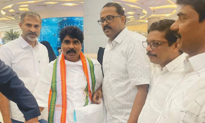 ടി. ​സി​ദ്ദീഖ് എം.​എ​ൽ.​എ​ക്ക് ഐ.​ഒ.​സി സ്വീ​ക​ര​ണം