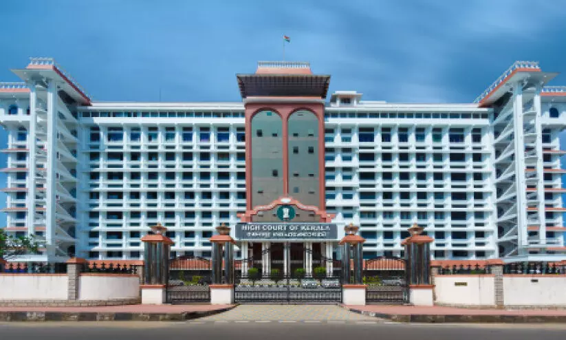 സി​നി​മ മേ​ഖ​ല​ക്ക്​ പ്ര​ത്യേ​ക നി​യ​മം; സ​മി​തി ചെ​യ​ർ​മാ​ൻ സ്​​ത്രീ​ക​ൾ​കൂ​ടി അം​ഗീ​ക​രി​ക്കു​ന്ന​യാ​ളാ​ക​ണം -ഹൈ​കോ​ട​തി