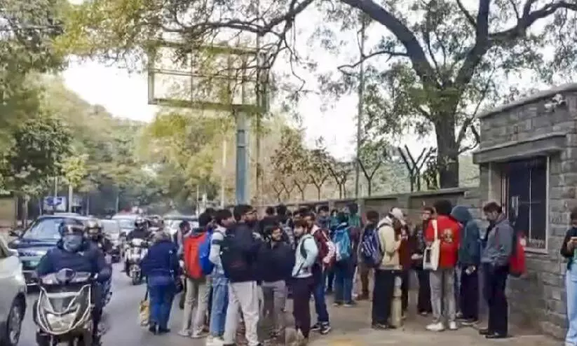 ഡൽഹി സെന്റ് സ്റ്റീഫൻസ് കോളജിലും രണ്ട് സ്കൂളുകളിലും ബോംബ് ഭീഷണി ഡൽഹി സെന്റ് സ്റ്റീഫൻസ് കോളജിലും രണ്ട് സ്കൂളുകളിലും ബോംബ് ഭീഷണി