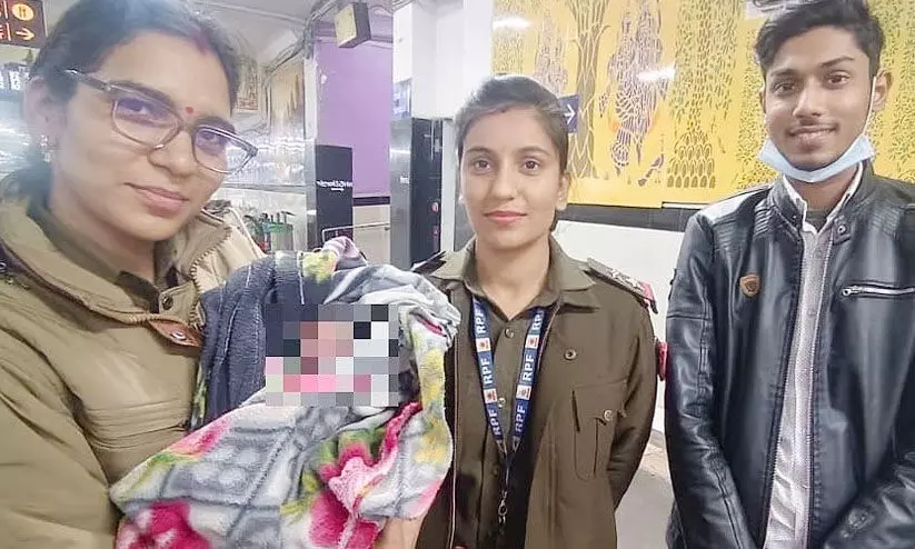 ട്രെയിനിൽ യുവതിക്ക് സുഖപ്രസവം; രക്ഷകരായി ആർ.പി.എഫ് ഉദ്യോഗസ്ഥർ