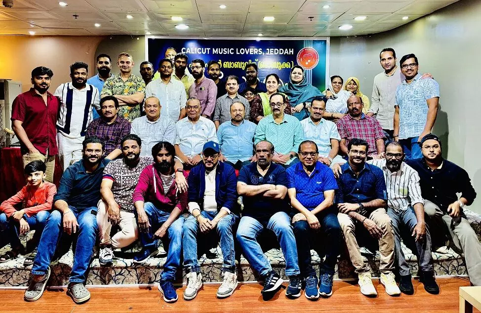 തബലിസ്റ്റ് ഷാജഹാൻ ബാബുവിന് സംഗീതസാന്ദ്രമായ യാത്രയയപ്പൊരുക്കി കാലിക്കറ്റ് മ്യൂസിക് ലവേഴ്സ്