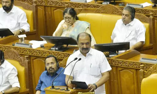 ക്ഷേമപെൻഷൻ വർധനയില്ല, സംസ്ഥാന ജീവനക്കാർക്കും പെൻഷൻകാർക്കും ആശ്വാസം; ഭൂനികുതി കുത്തനെ ഉയർത്തി