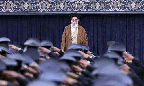 അമേരിക്ക ഇരുന്ന് ലോക ഭൂപടം മാറ്റി വരയ്ക്കുകയാണ്, എന്നാൽ അത് കടലാസിൽ മാത്രമാകും -ആയത്തുല്ല ഖാംനഈ അമേരിക്ക ഇരുന്ന് ലോക ഭൂപടം മാറ്റി വരയ്ക്കുകയാണ്, എന്നാൽ അത് കടലാസിൽ മാത്രമാകും -ആയത്തുല്ല ഖാംനഈ