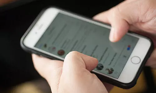 പെൺസുഹൃത്ത് മറ്റൊരാളോട് ചാറ്റ് ചെയ്തതിന് പരസ്യമായി മർദിച്ചു, ഫോൺ എറിഞ്ഞുപൊട്ടിച്ചു; യുവാവ് അറസ്റ്റിൽ