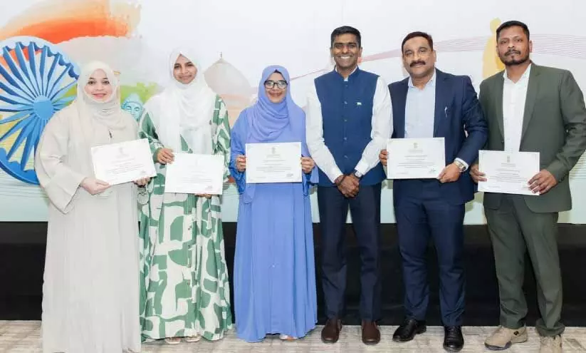 കെ.എം.സി.സി വളന്റിയർമാർക്ക് ആദരം കെ.എം.സി.സി വളന്റിയർമാർക്ക് ആദരം